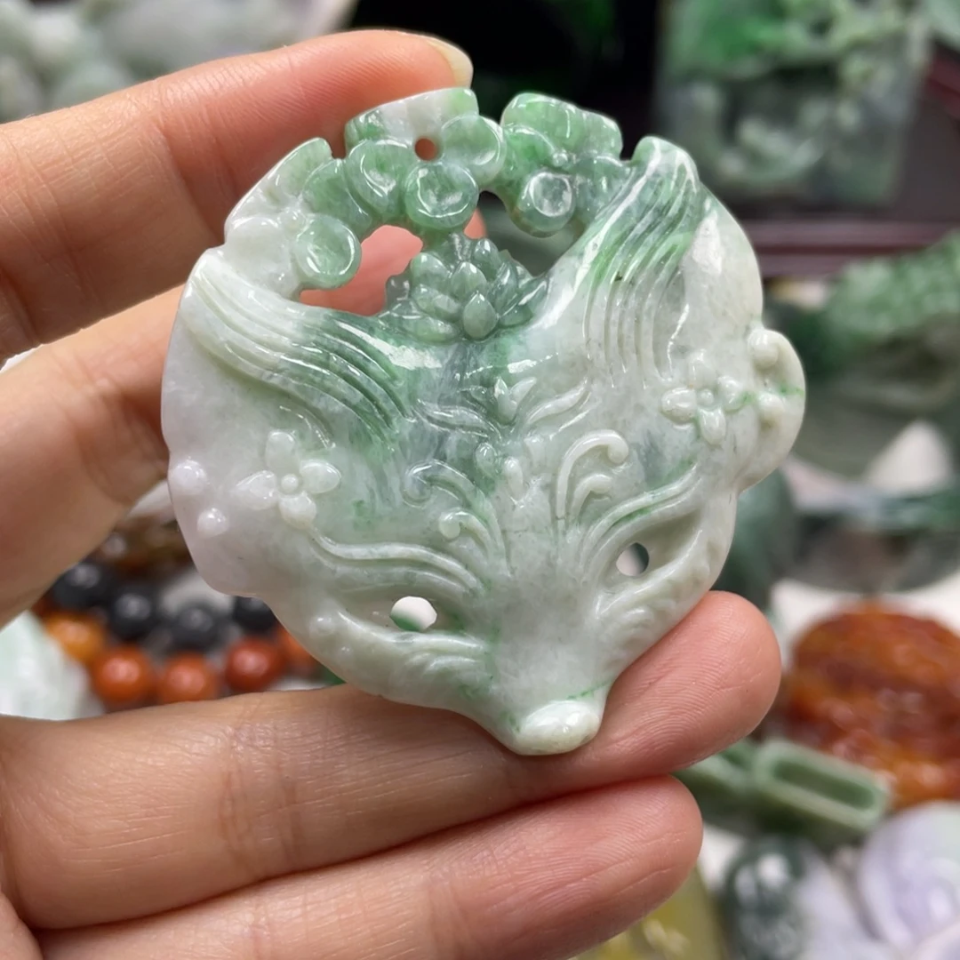 翡翠未镶嵌颈饰牌子