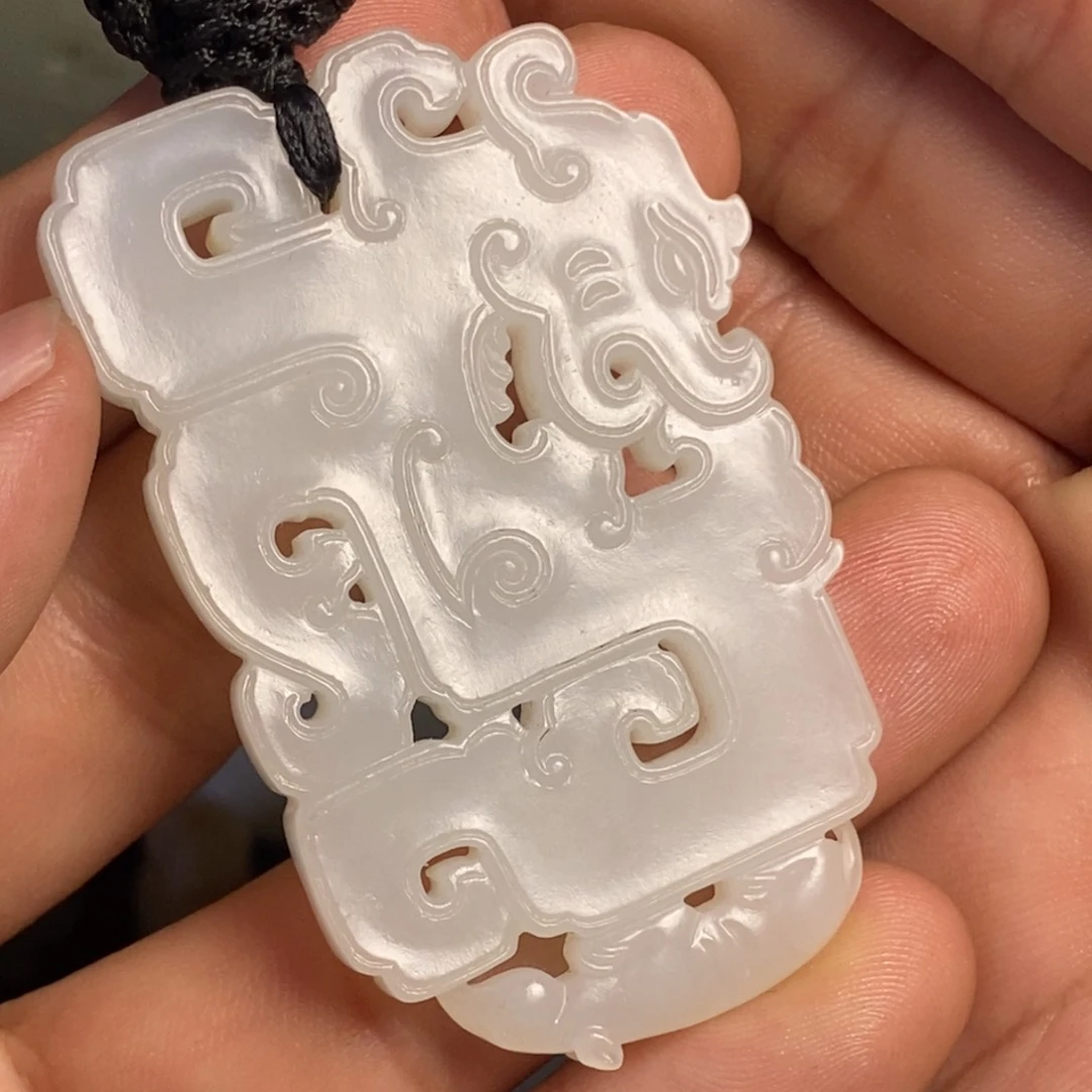 颈饰未镶嵌和田玉散**人