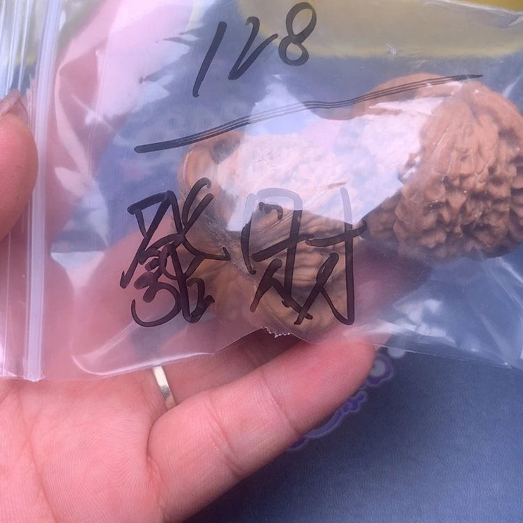 【闪购商品】把件桃核發**.