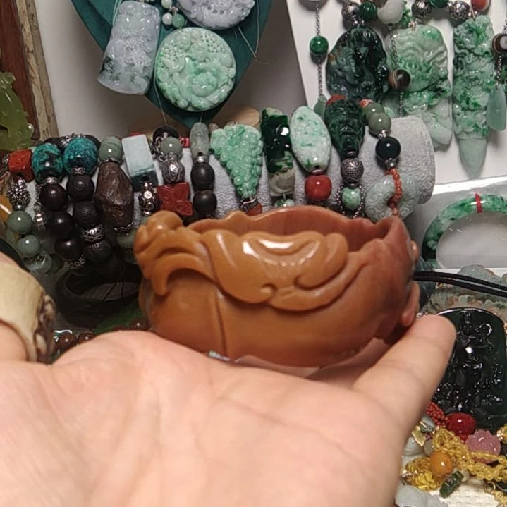 翡翠吊坠(赠链)未镶嵌