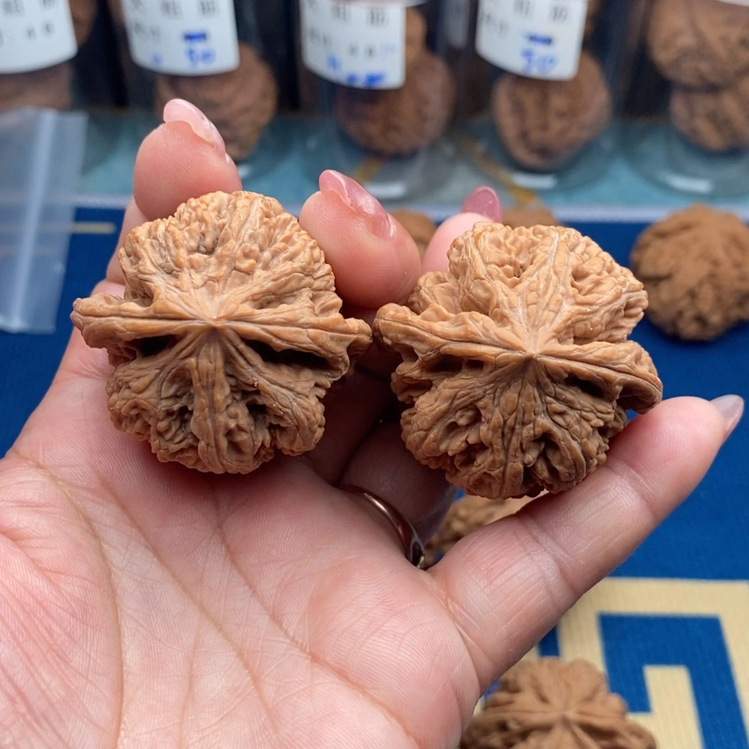 文玩核桃把件粗筋42尖有小磕