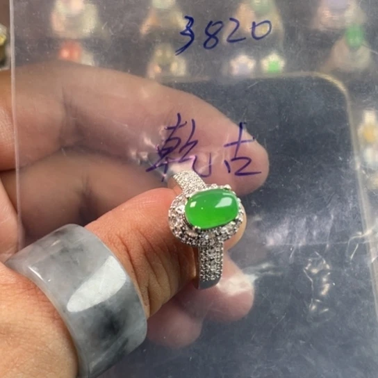 未镶嵌定制翡翠乾*蛋面