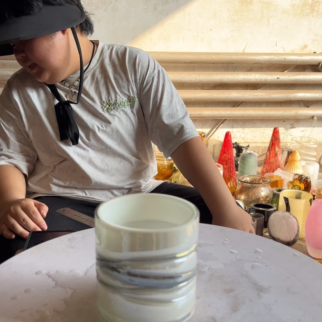 白色珠光高度10琉璃花器摆件微瑕