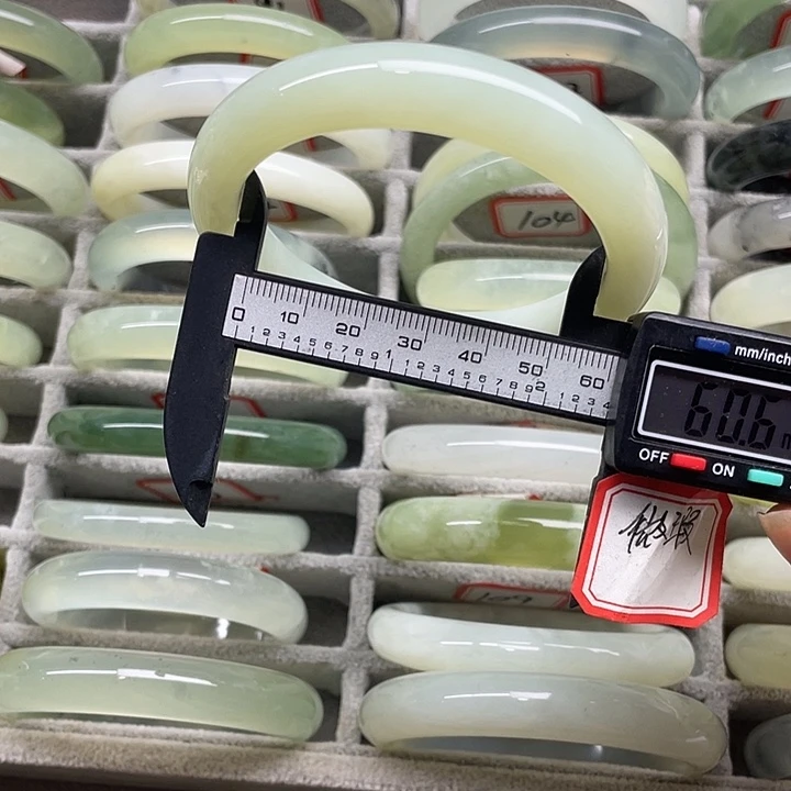 未镶嵌蛇纹石玉手镯81