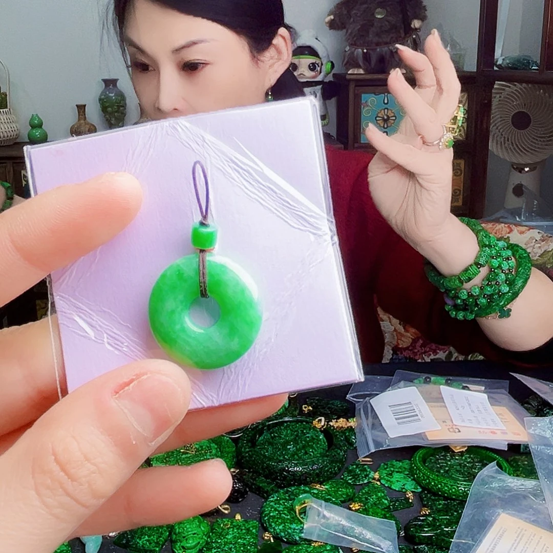 颈饰未镶嵌翡翠多样性