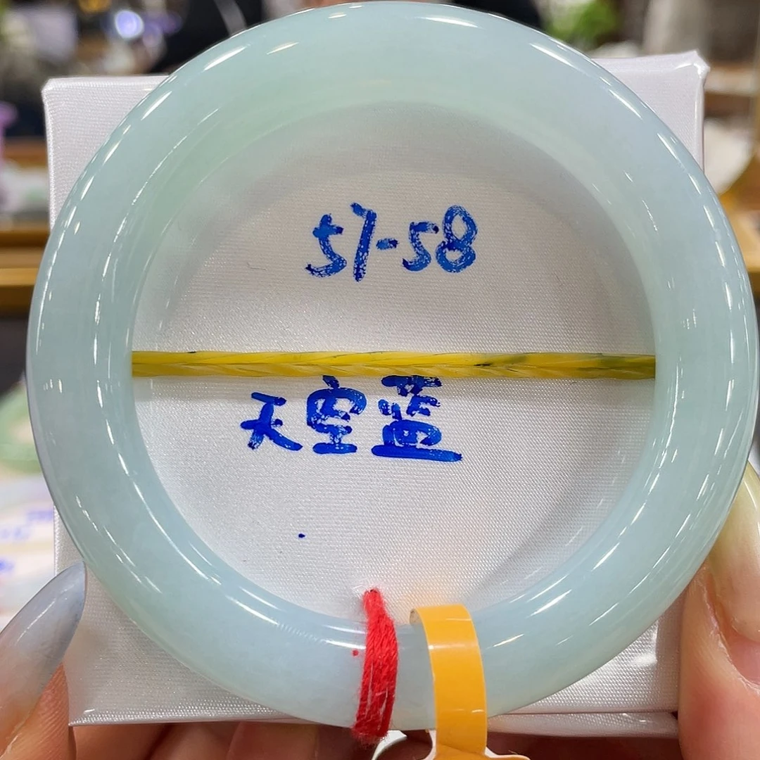 翡翠手镯未镶嵌翡翠手镯