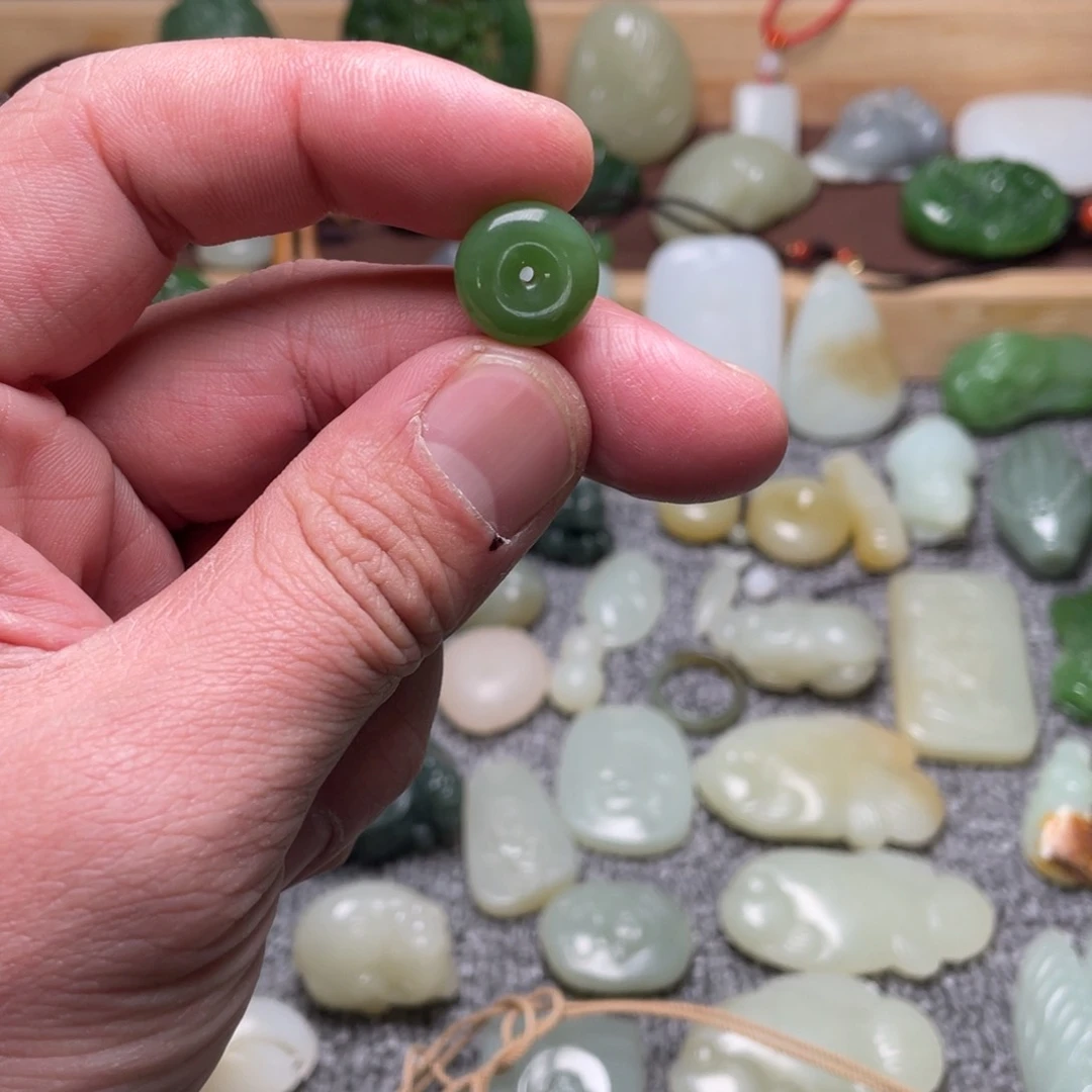 和田玉颈饰未镶嵌鱼****鱼