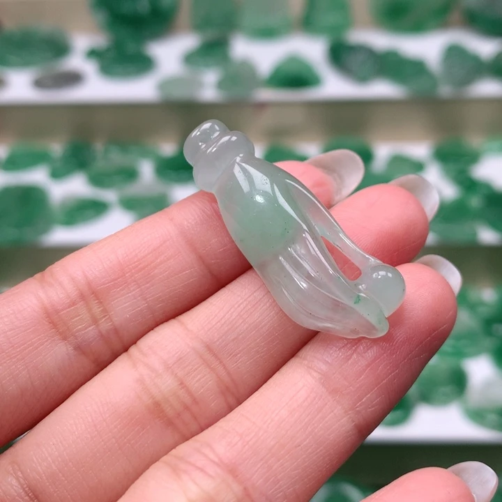 颈饰未镶嵌石英质玉