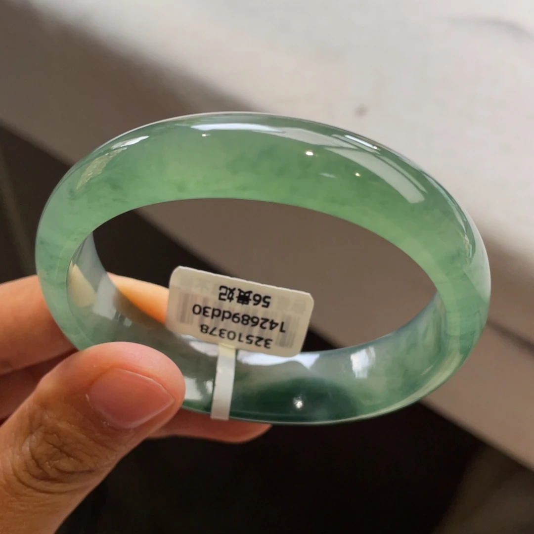 翡翠未镶嵌手镯冰胶湖水绿