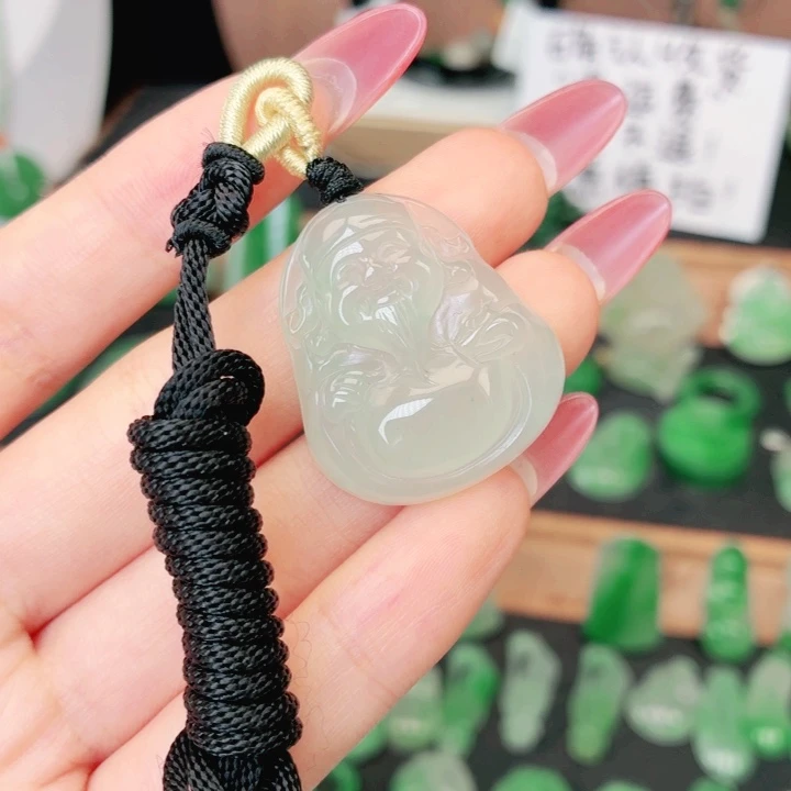 石英质玉（非洲翠）未镶嵌颈饰