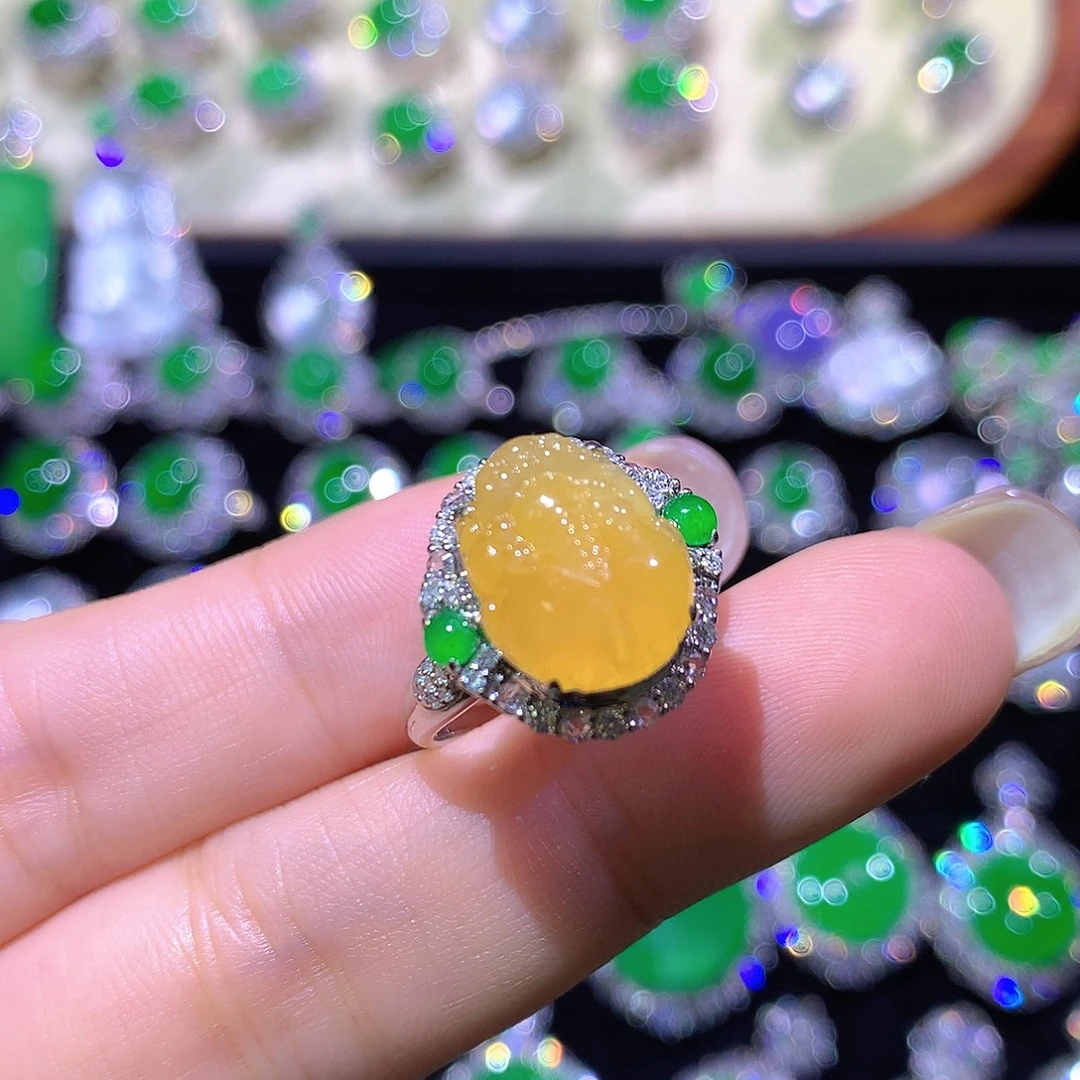 翡翠18K金镶嵌戒指高冰黄翡貔貅戒指