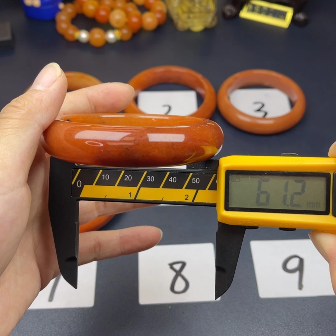 未镶嵌石英质玉（黄龙玉）手镯14号