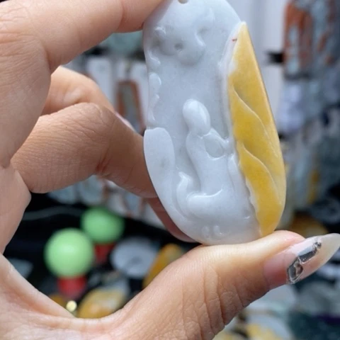 翡翠颈饰未镶嵌翡翠