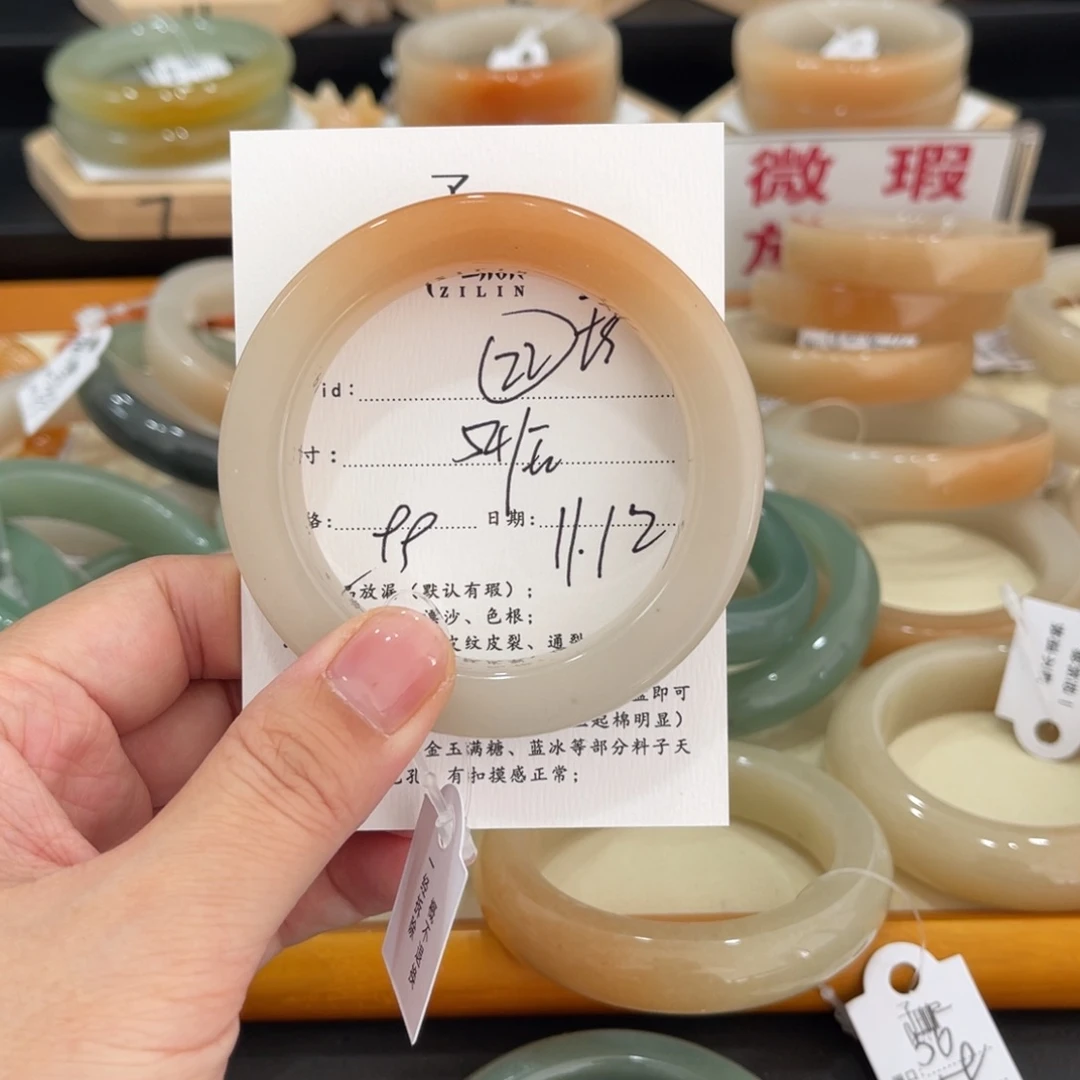 未镶嵌手镯石英质玉