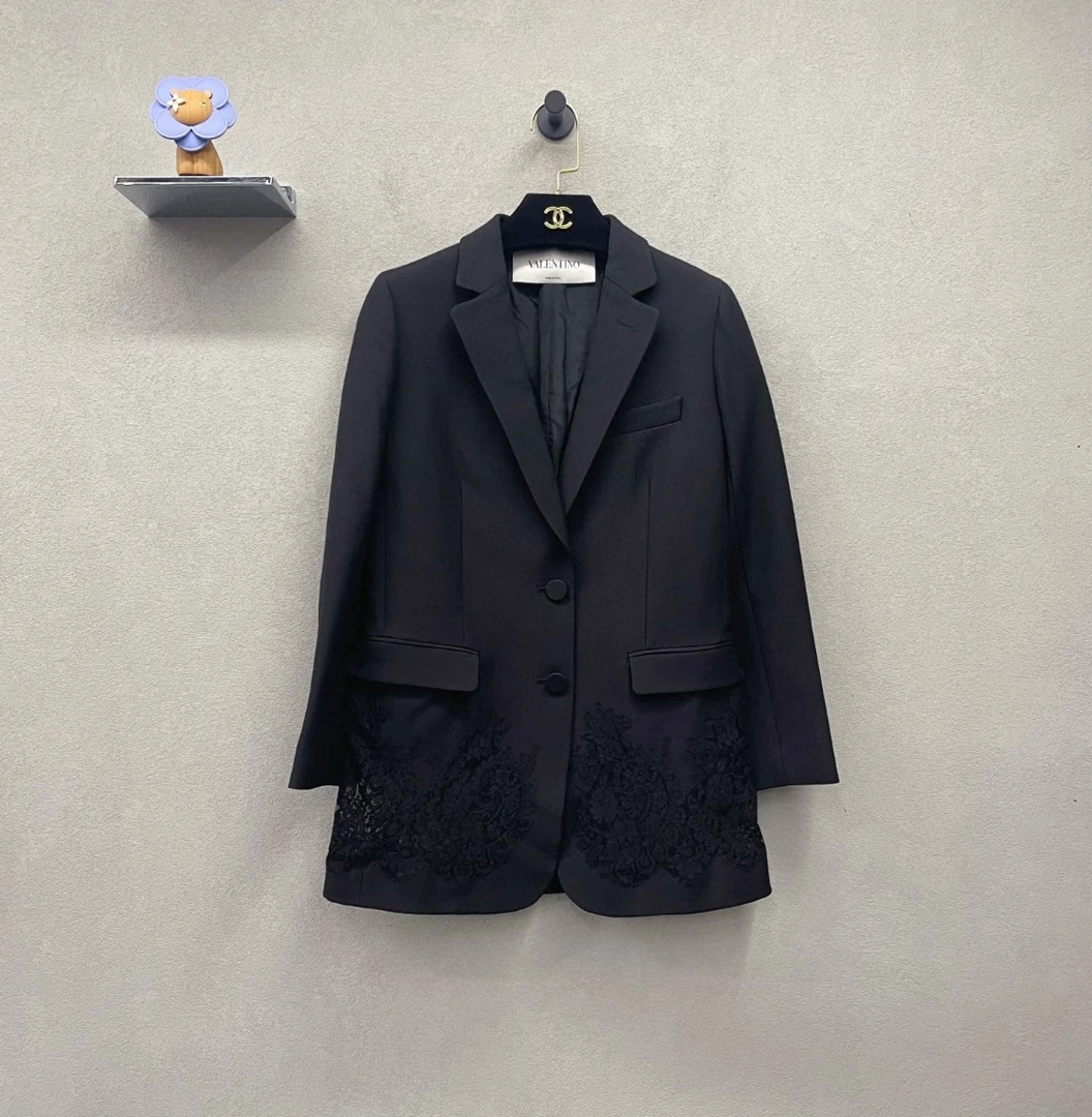 99新 Valentino/华伦天奴 单排扣舒适纯色蕾丝外套/尺码38/000