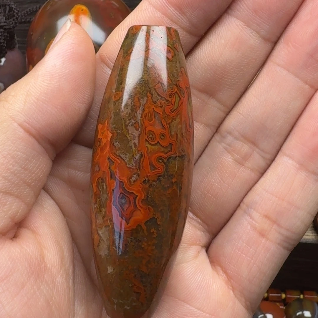 玛瑙/玉髓未镶嵌珠宝奇石快乐小狗71×24.6