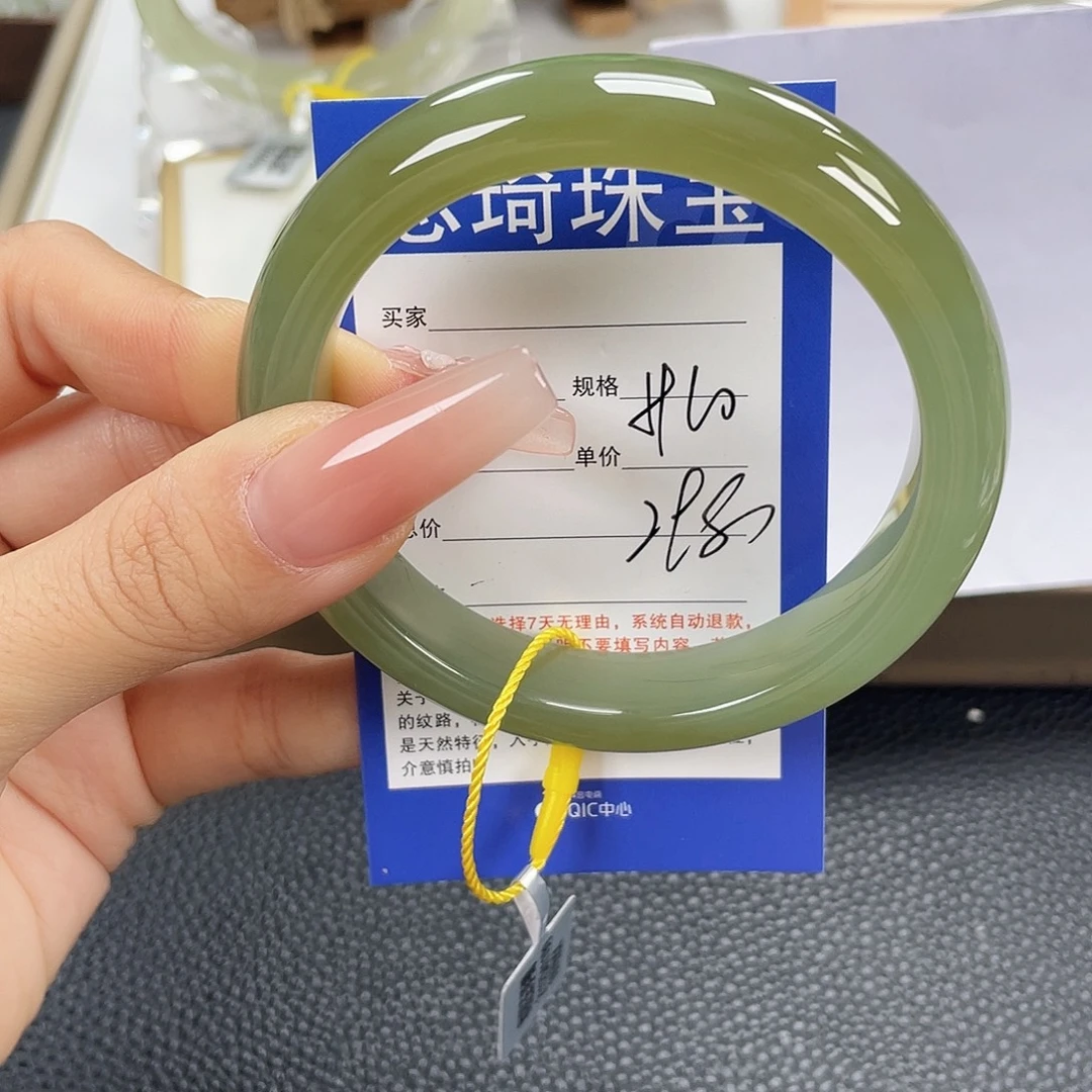 和田玉未镶嵌手镯