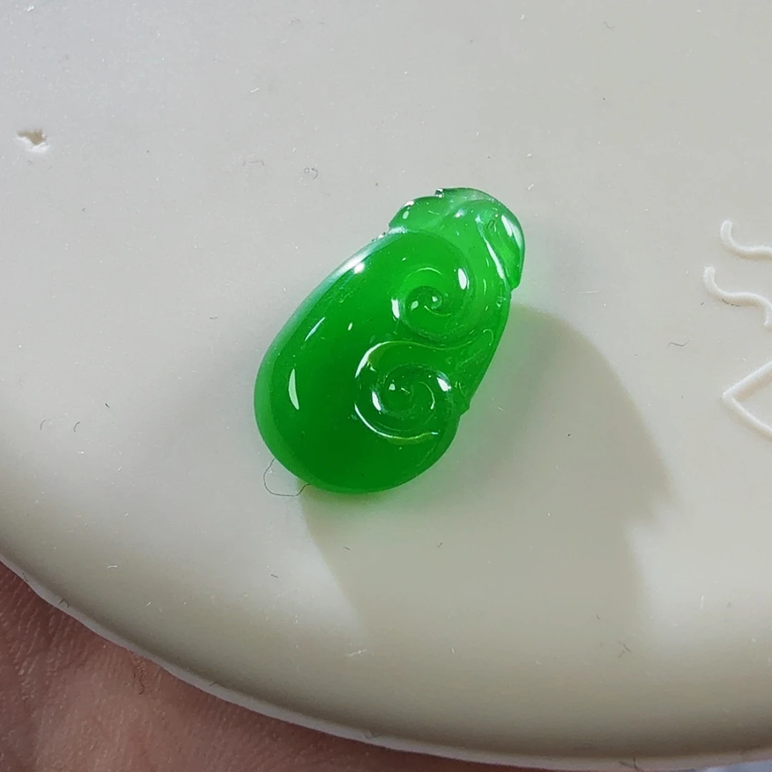 翡翠未镶嵌颈饰如意