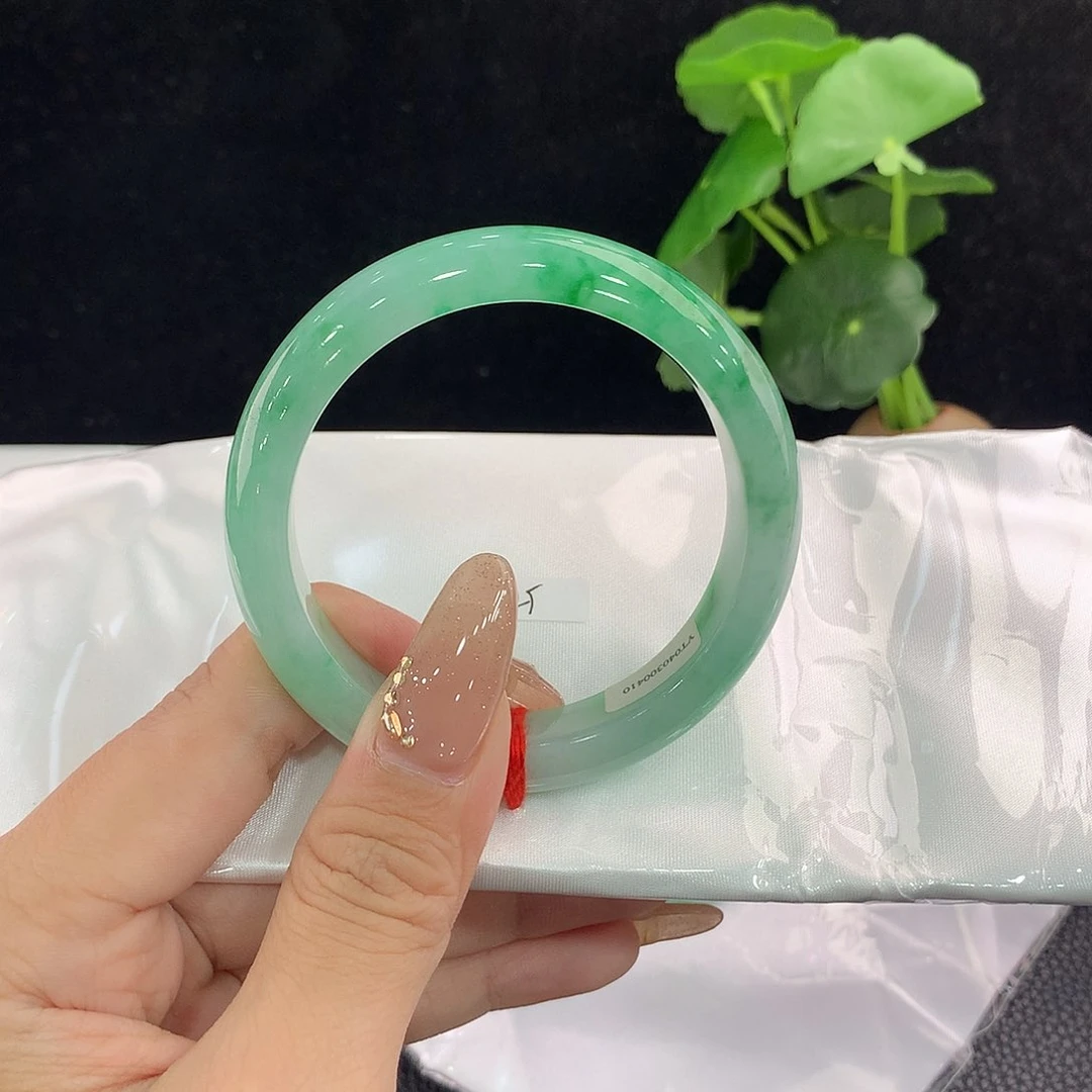 翡翠手镯未镶嵌正55