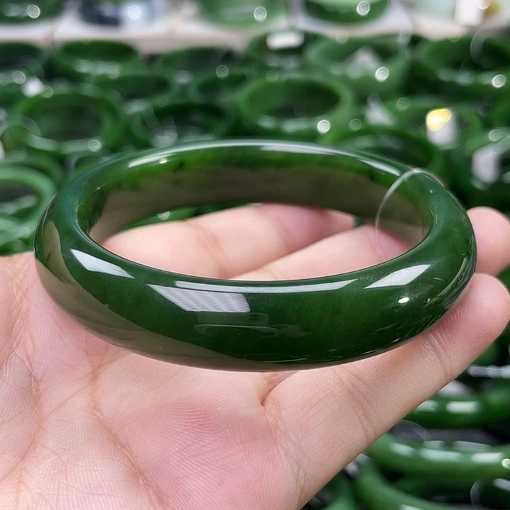 未镶嵌手镯和田玉（碧玉）老****）