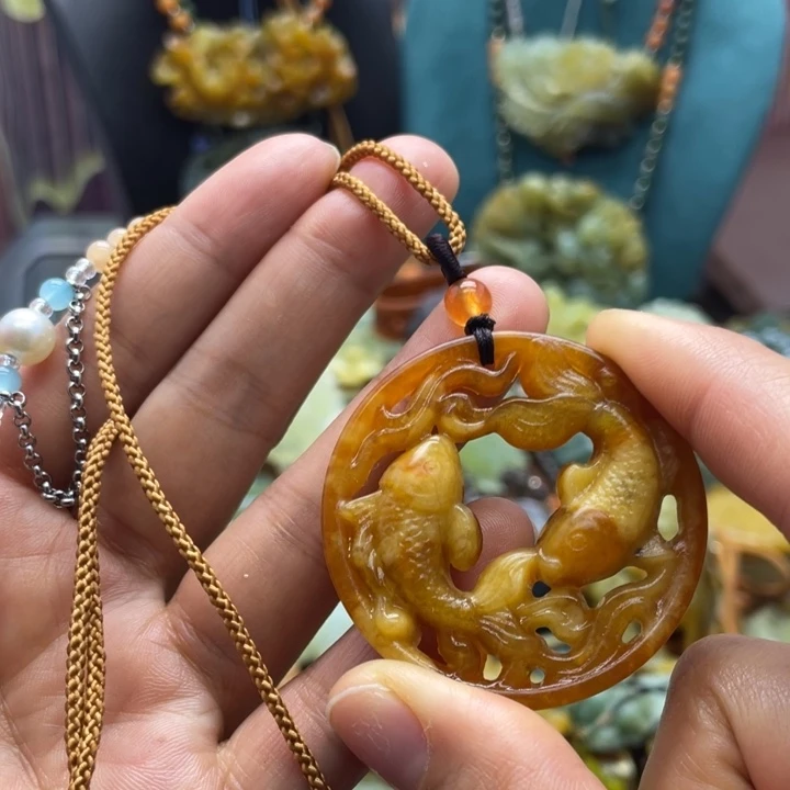 蛇纹石玉未镶嵌颈饰