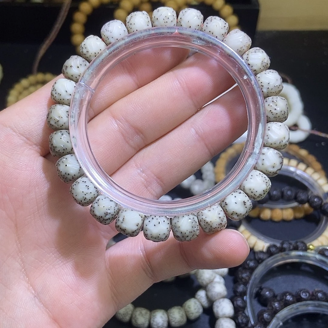 吊坠星月菩提石玉龙须