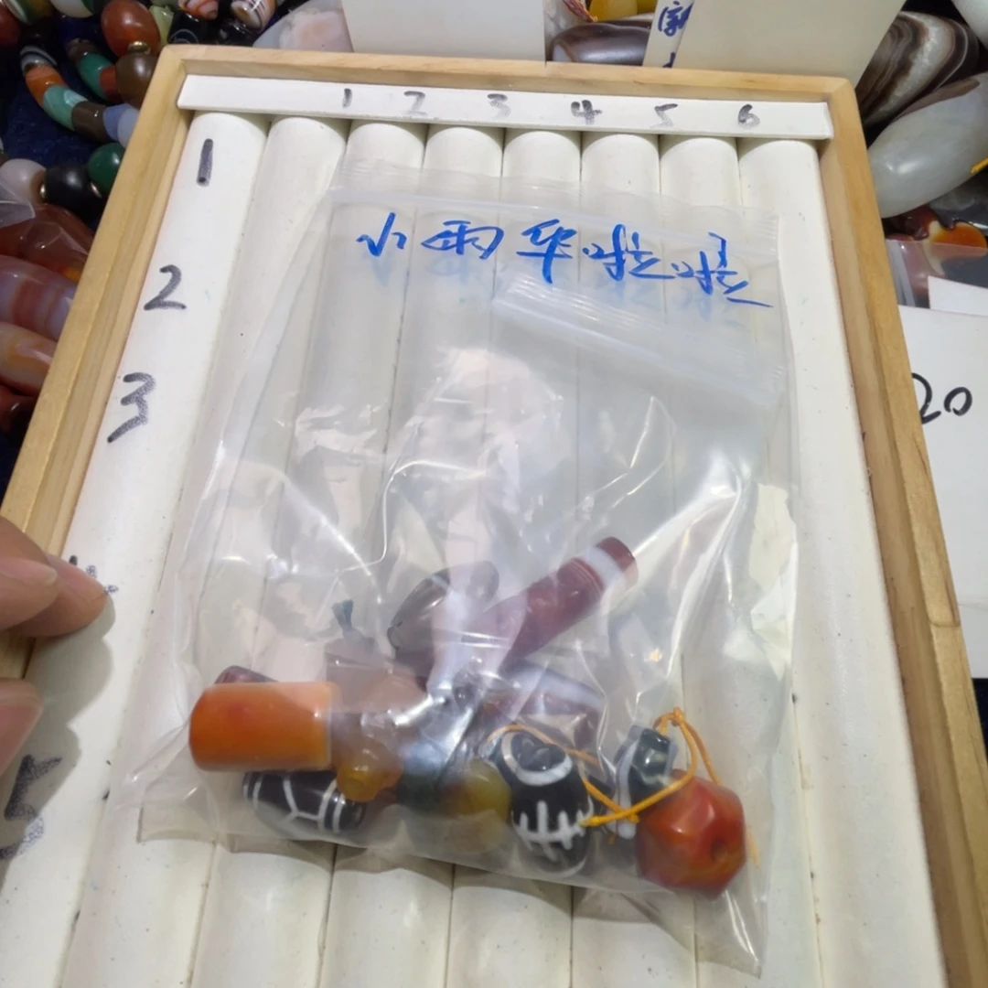 小***啦玛瑙/玉髓未镶嵌珠宝半成品