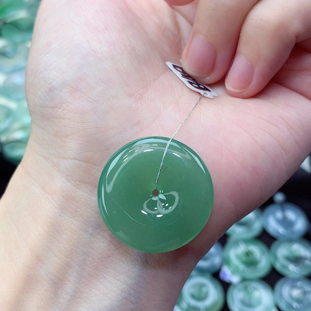 翡翠未镶嵌颈饰编号3。 24.8 *4.8mm