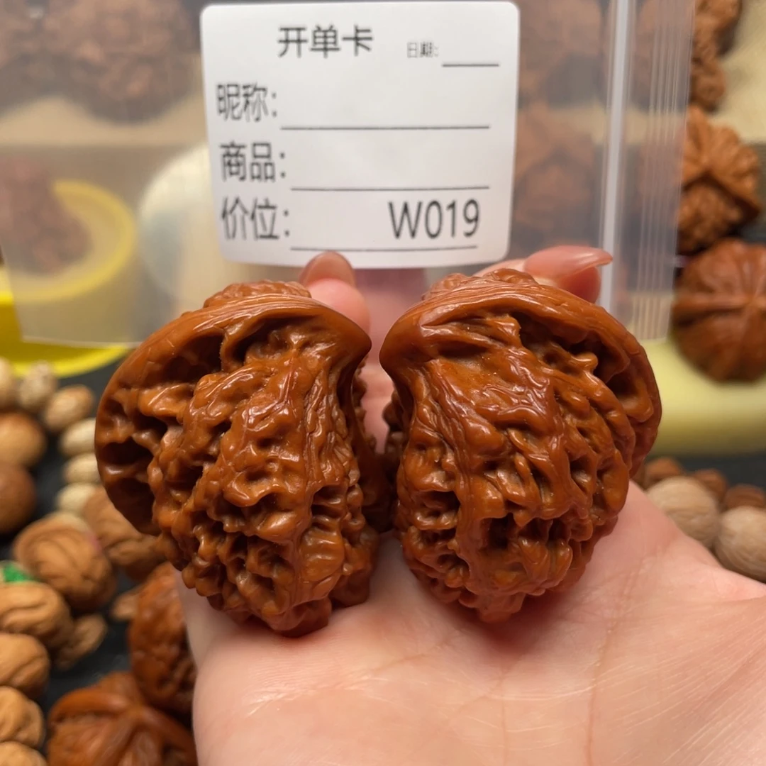 嘻***呀文玩核桃吊坠文玩的好的人都是