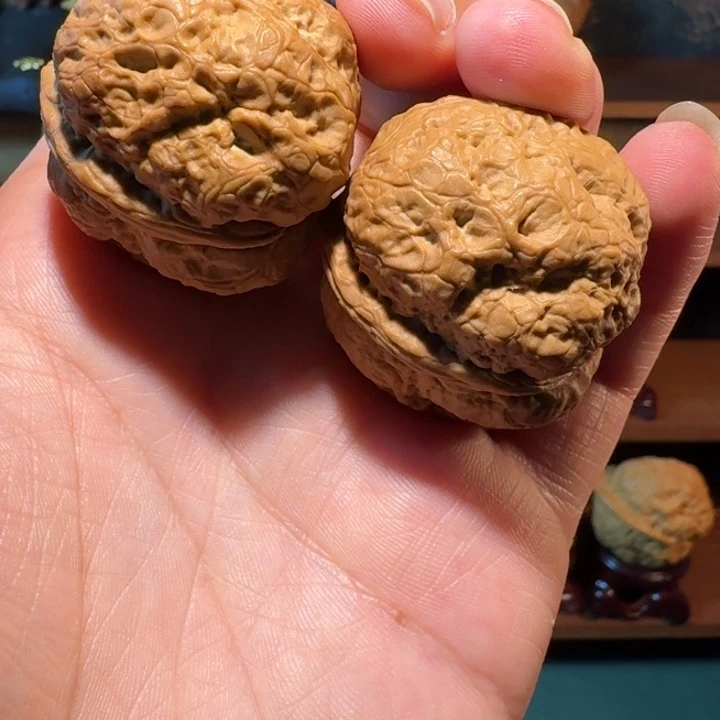 光**长云南铁核桃手把件元宝蛤蟆尺寸41