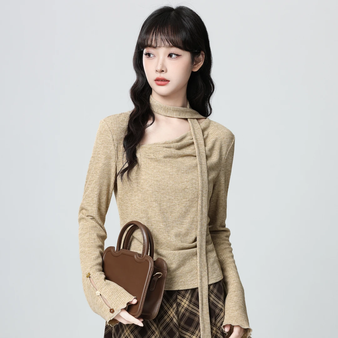 燕麦色斜领长袖T恤女早秋2025春秋新款挂脖飘带收腰打底衫短上衣