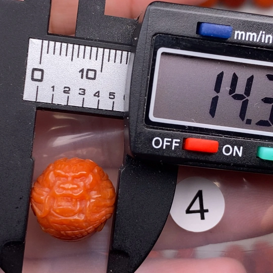 南红玛瑙未镶嵌配饰有瑕疵