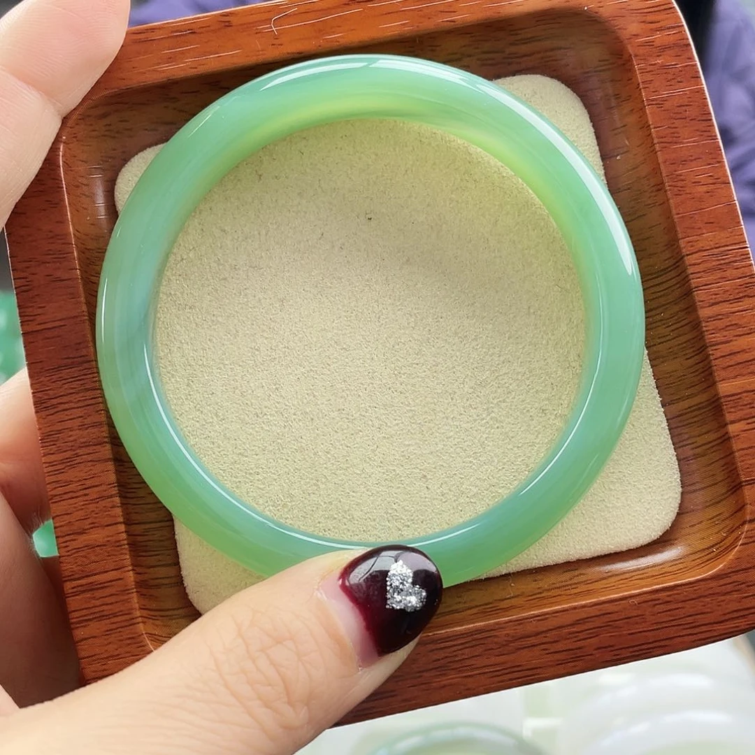 石英质玉幸福女人未镶嵌幸***人