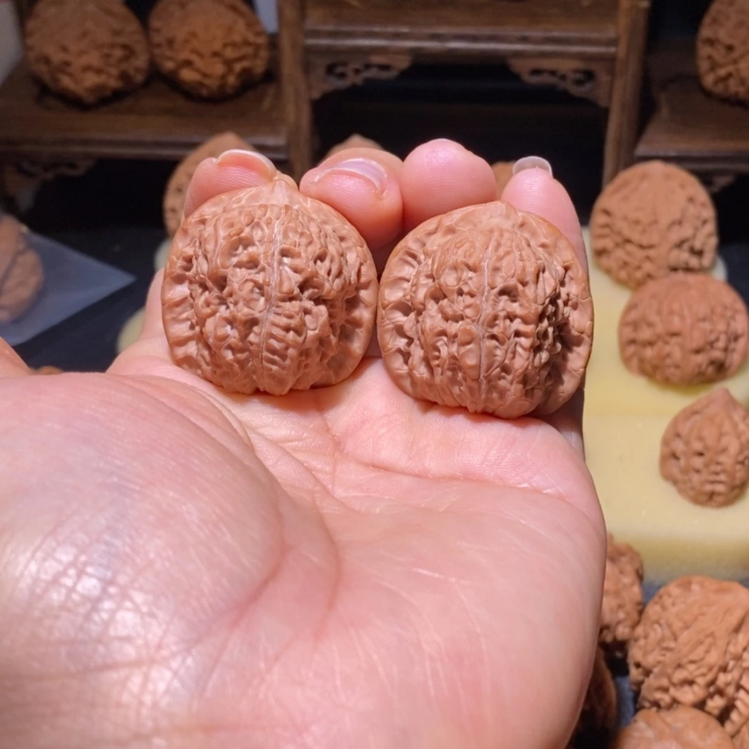 文玩核桃吊坠血麒麟34