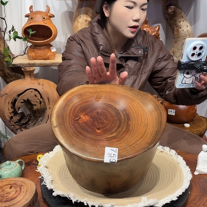 香樟木香樟木根雕凳子一物一拍编号759