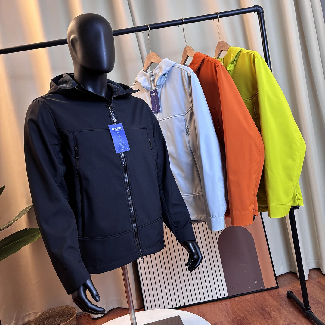户外软壳衣男士秋冬加绒保暖防风防泼水徒步登山连帽冲锋衣外套潮