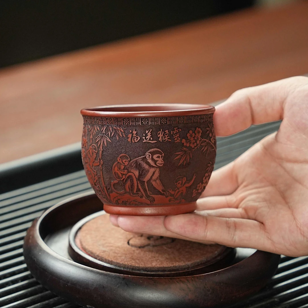 宜兴全手工紫砂 原矿紫玉金砂泥料刻绘灵猴主人杯品茗杯品茗杯