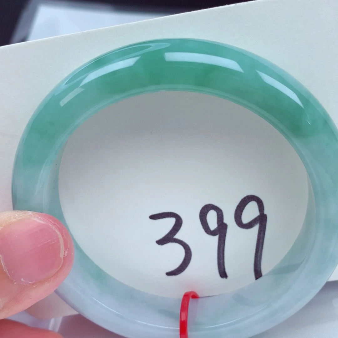 翡翠手镯未镶嵌翡翠