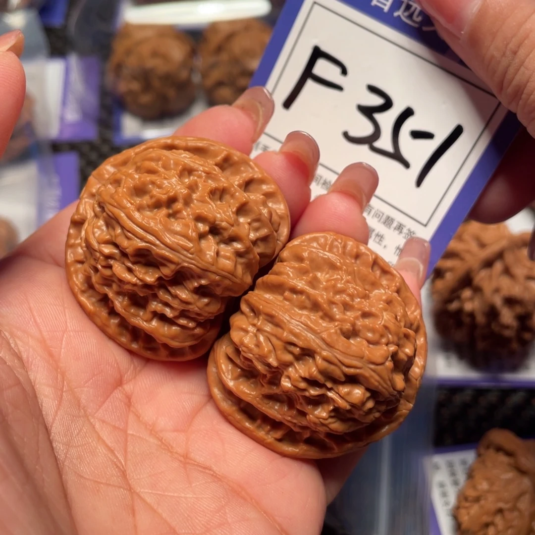 把件桃核351号白狮子40