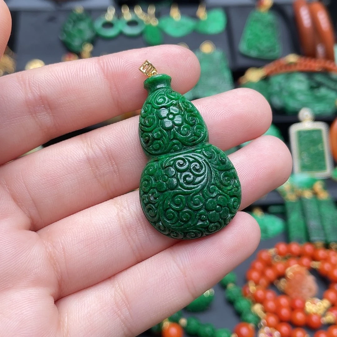 翡翠18K金镶嵌颈饰翡翠