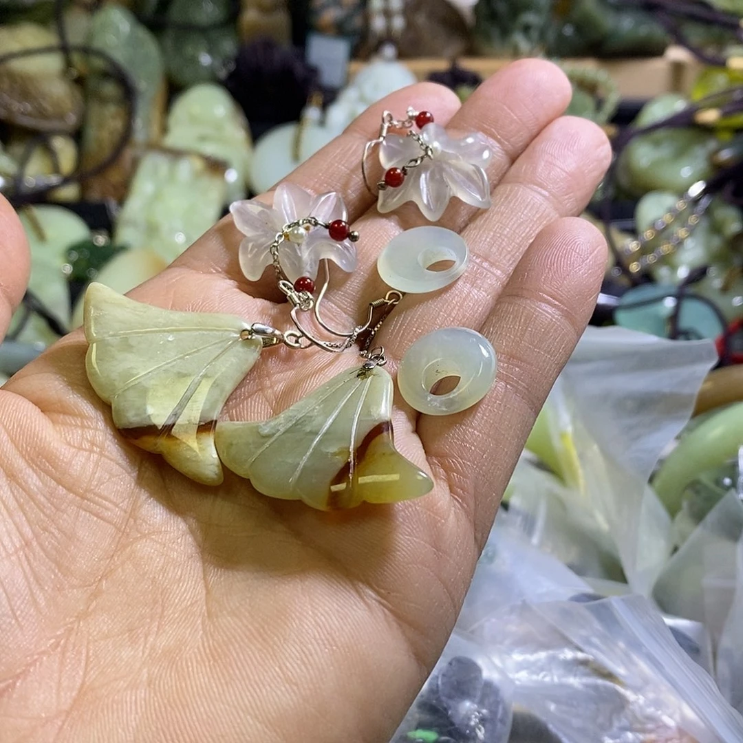 岫玉未镶嵌耳环三对