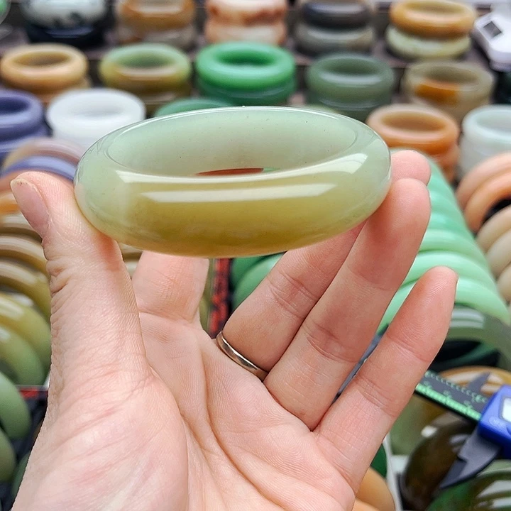 未镶嵌手镯（圆镯）石英质玉