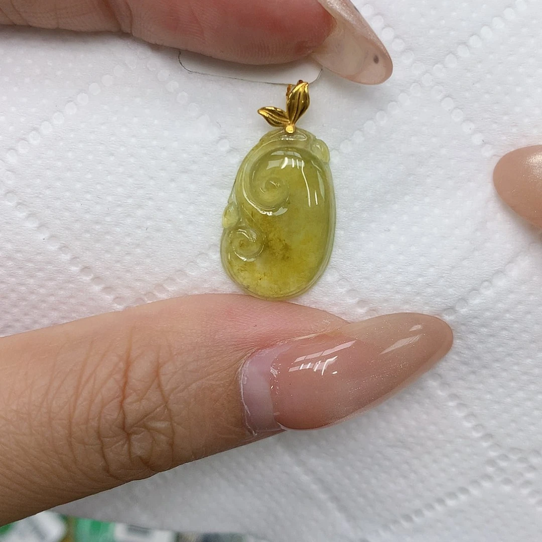 颈饰18K金镶嵌翡翠