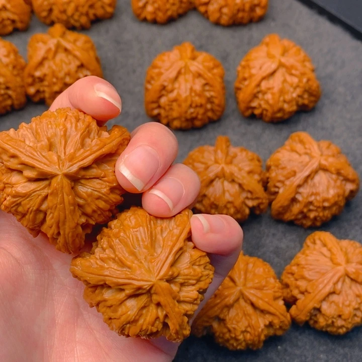 彪***文玩核桃吊坠白奔