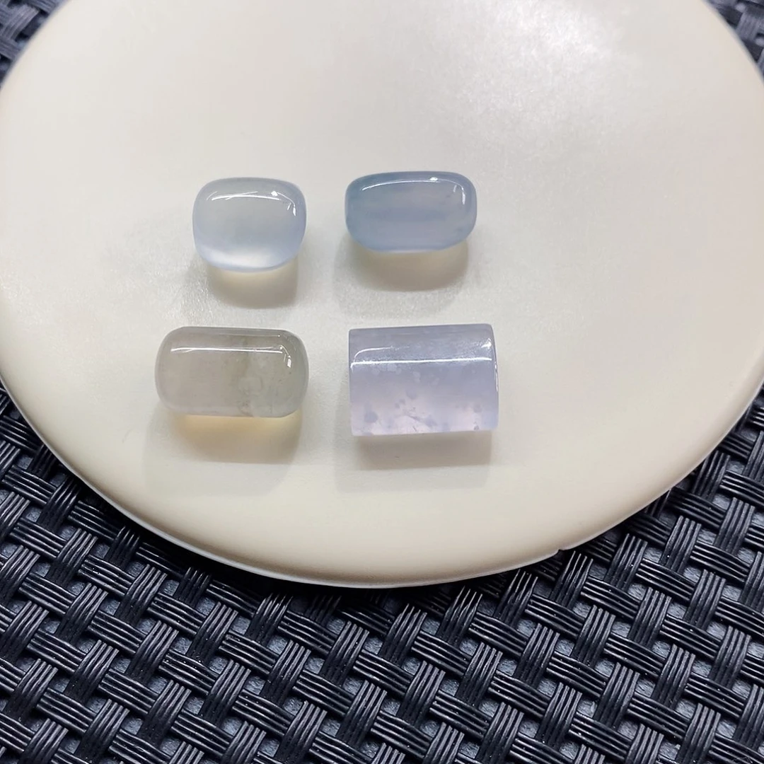 散珠翡翠每个不同价，发其一