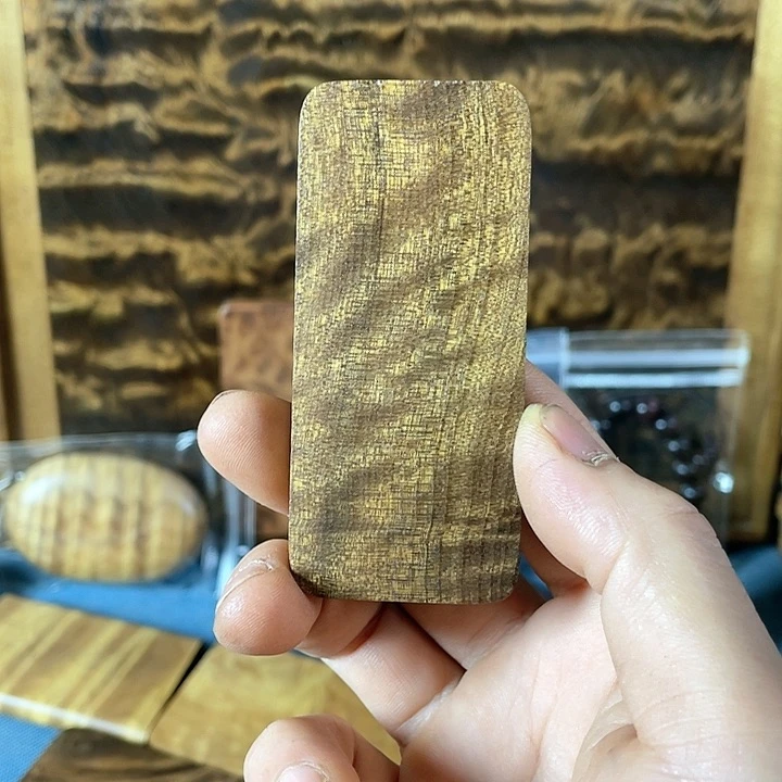 【闪购商品】z****6金丝楠阴沉木手把件