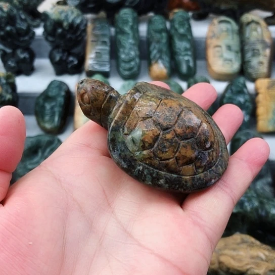 岫岩河磨玉（透闪石质玉）未镶嵌把件