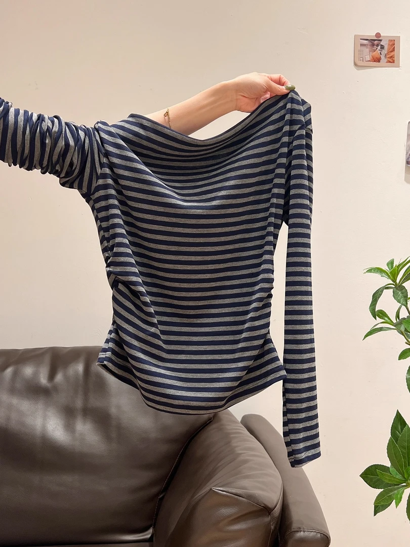 灰蓝条纹一字肩露肩长袖T恤女2025年早秋新款褶皱收腰打底衫上衣