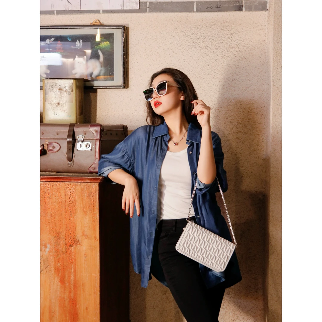 8082#蓝色春季新款牛仔衬衫女宽松蝙蝠型柔软舒适长袖外穿衬衣