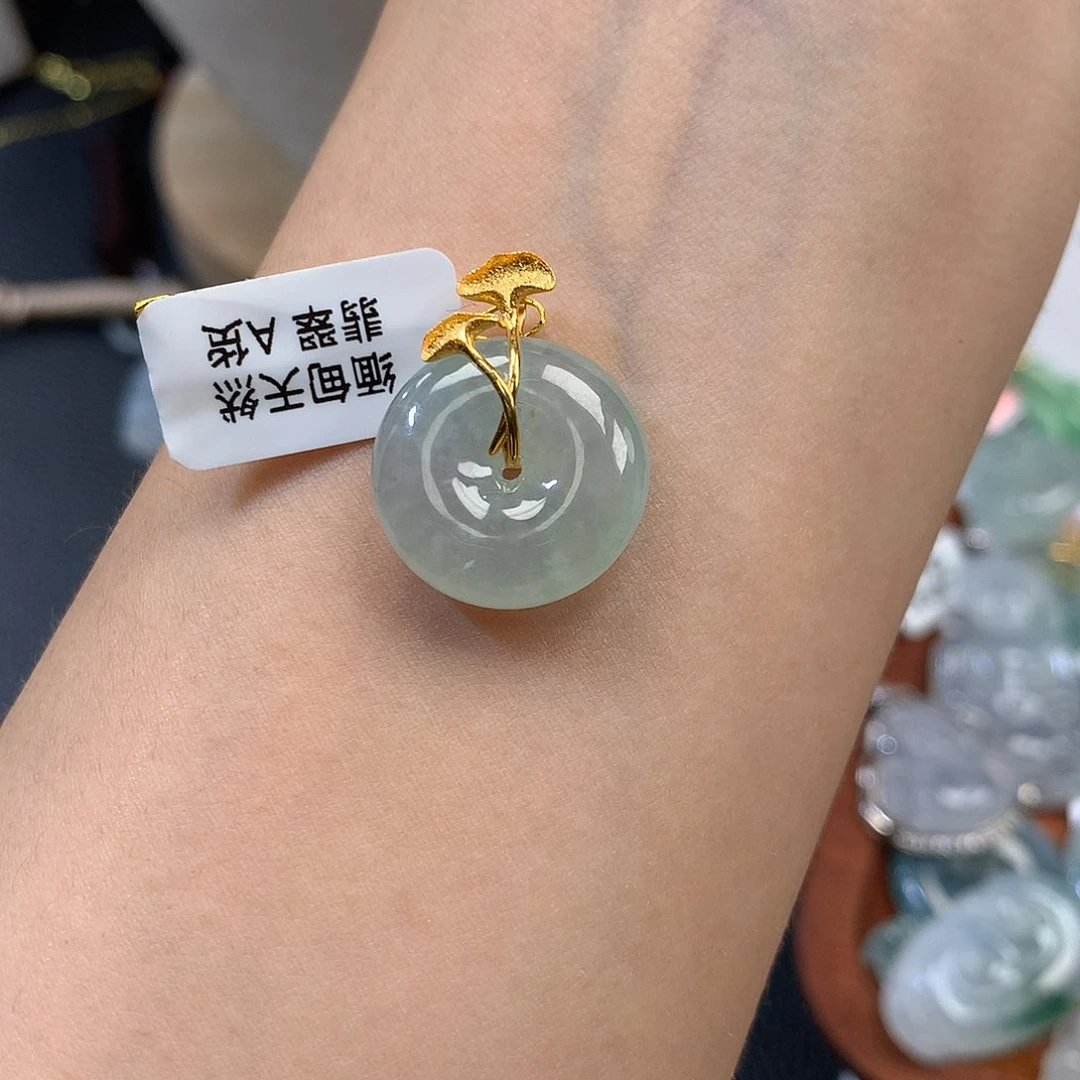 翡翠18K金镶嵌颈饰翡翠